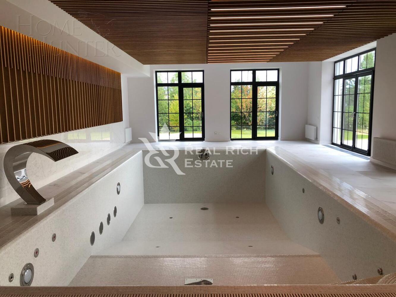 2-этажный коттедж 1 200 м² с отделкой