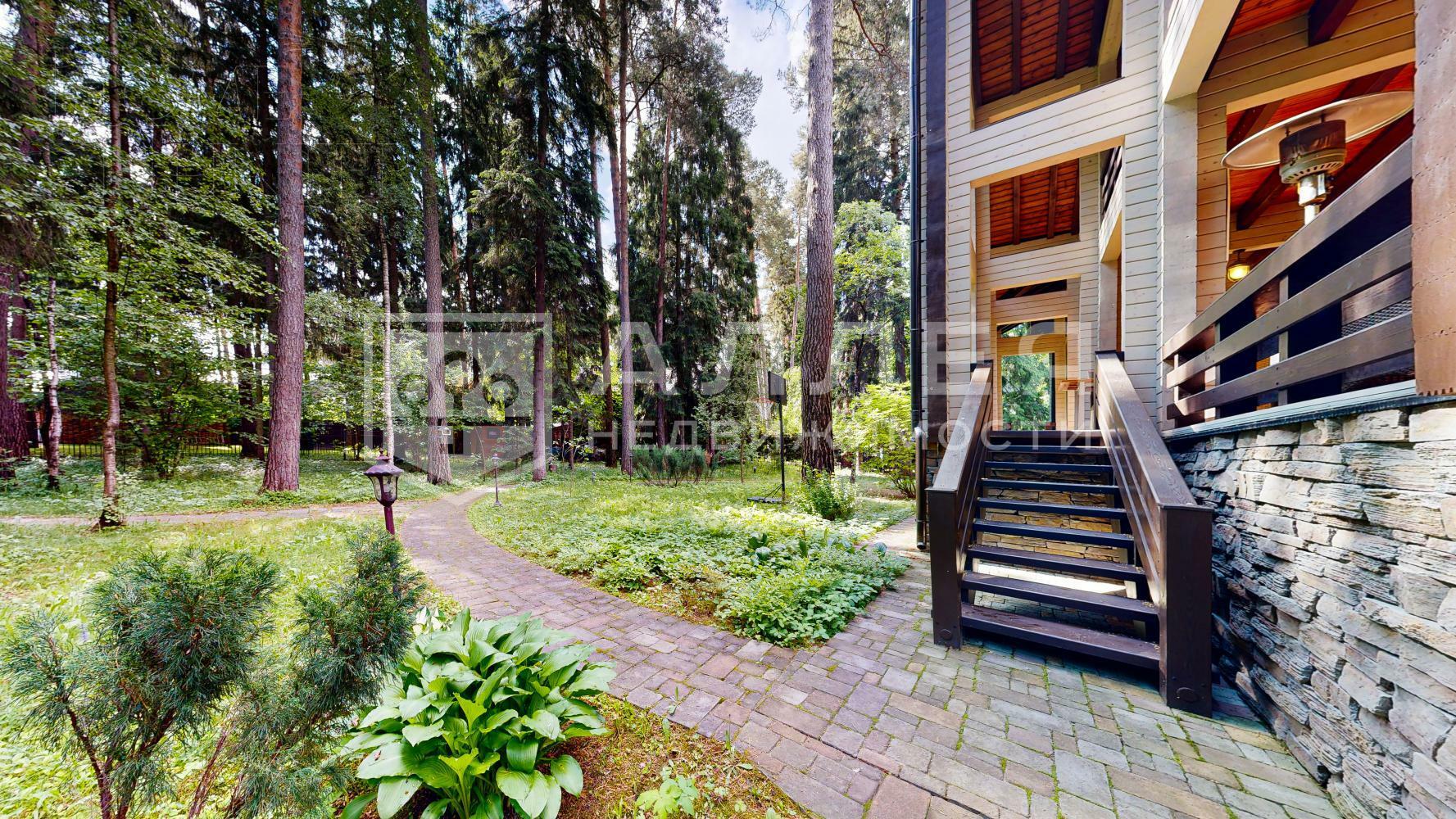 2-этажный коттедж 820 м² с отделкой