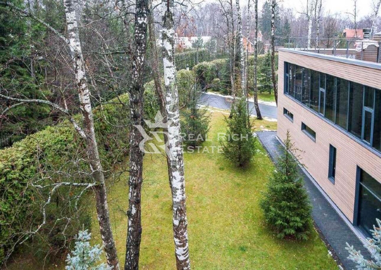 2-этажный коттедж 2 500 м² с отделкой