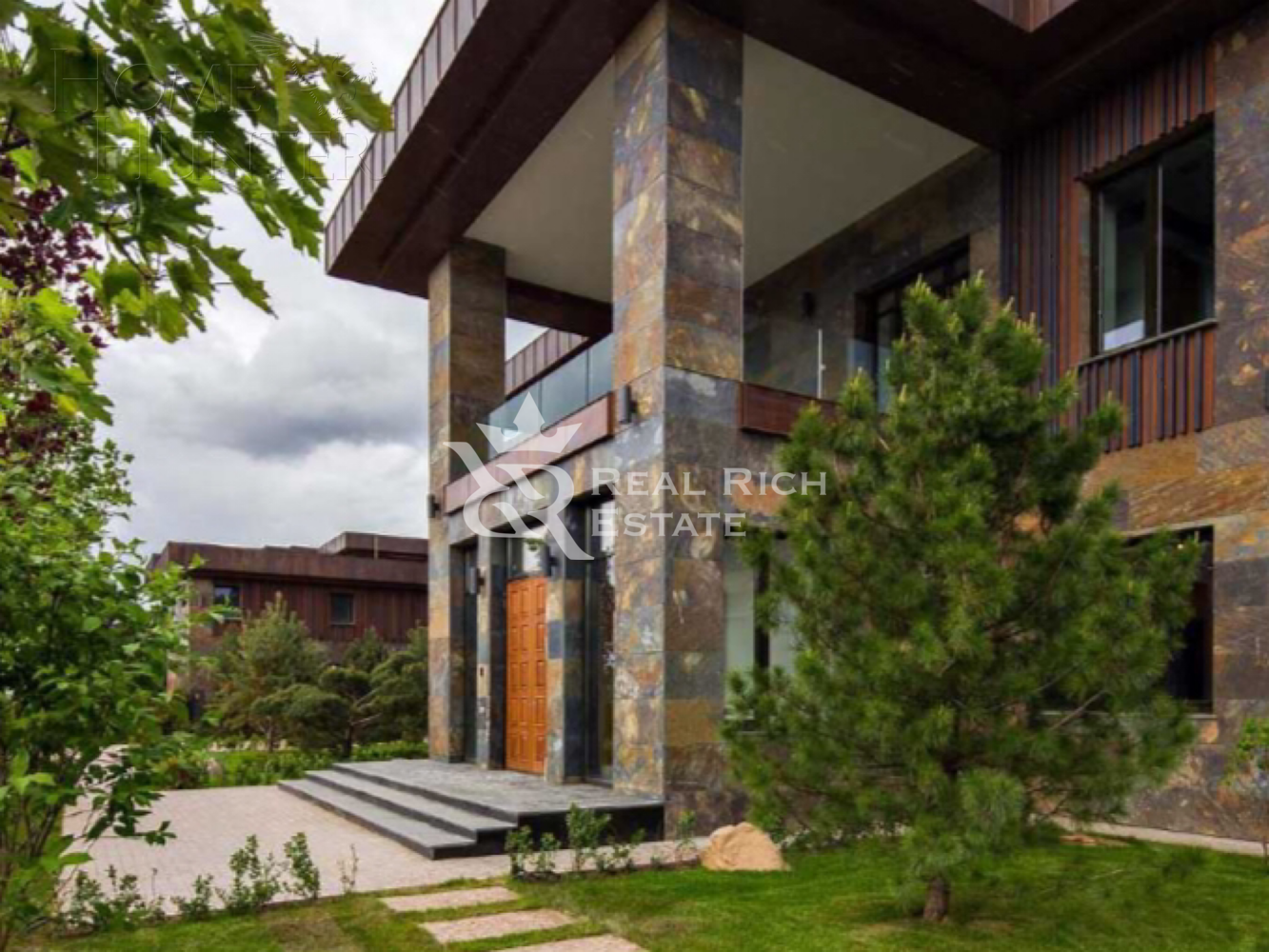 2-этажный коттедж 1 365 м² с отделкой