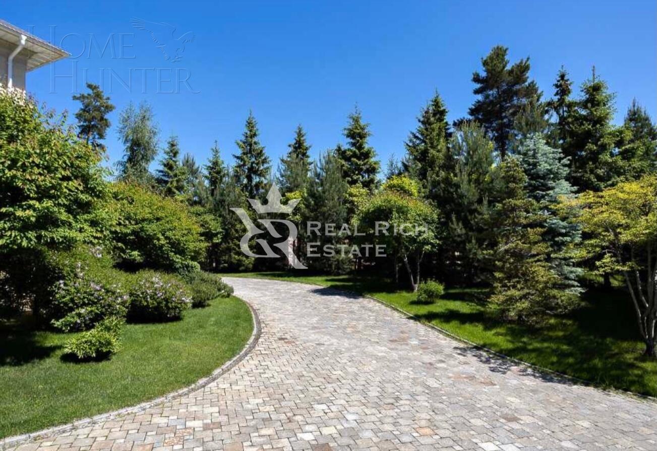 2-этажный коттедж 1 800 м² с отделкой