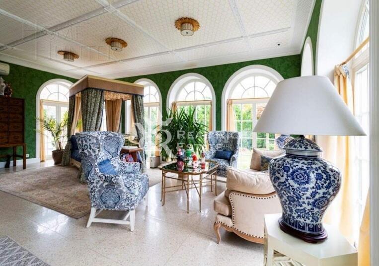 2-этажный коттедж 660 м² с отделкой