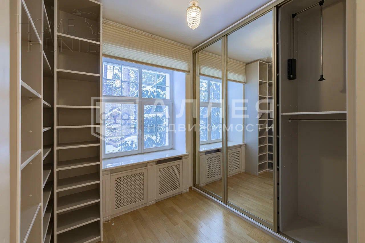 2-этажный коттедж 1 250 м² с отделкой