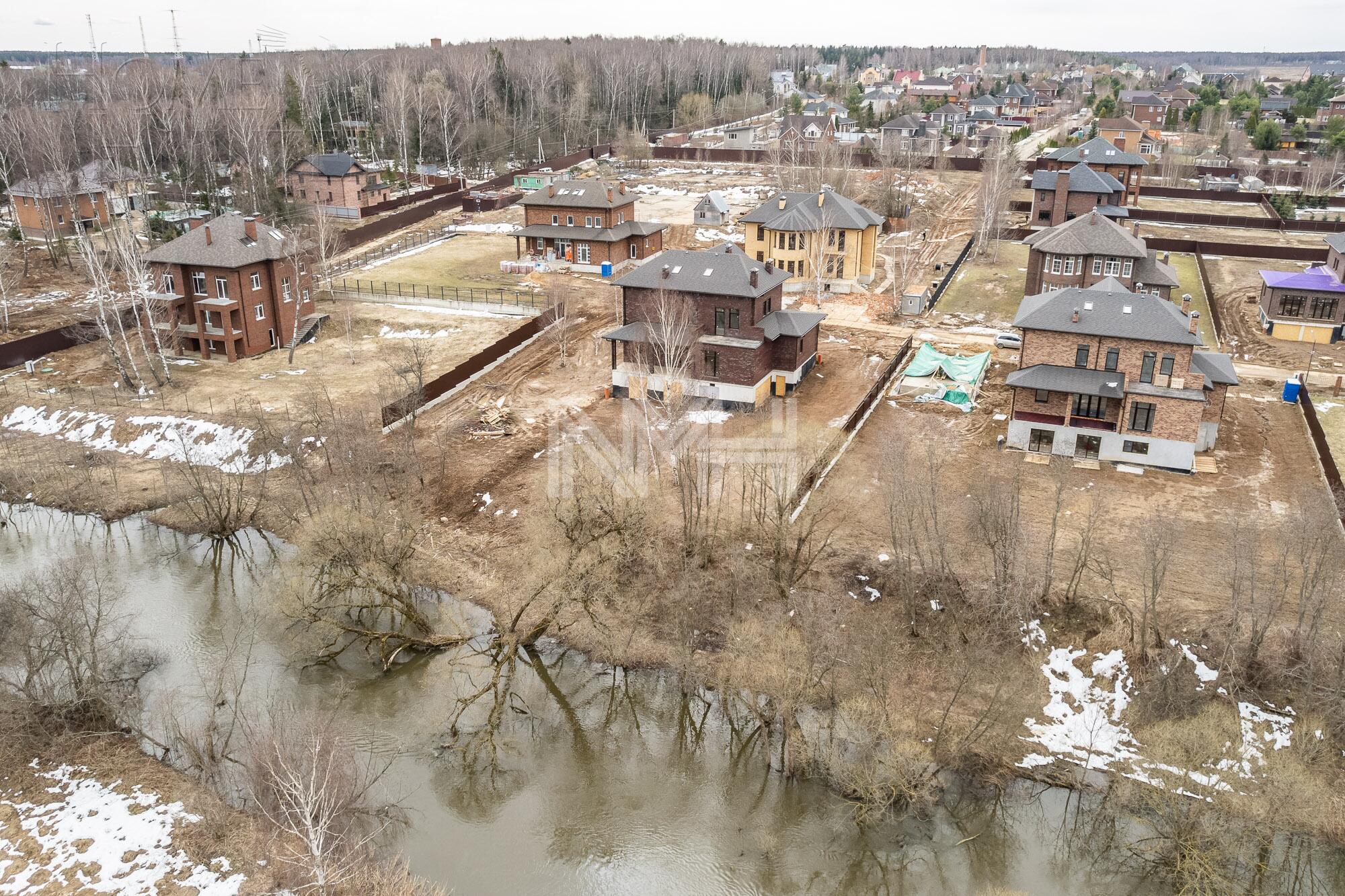 2-этажный коттедж 495 м² без отделки