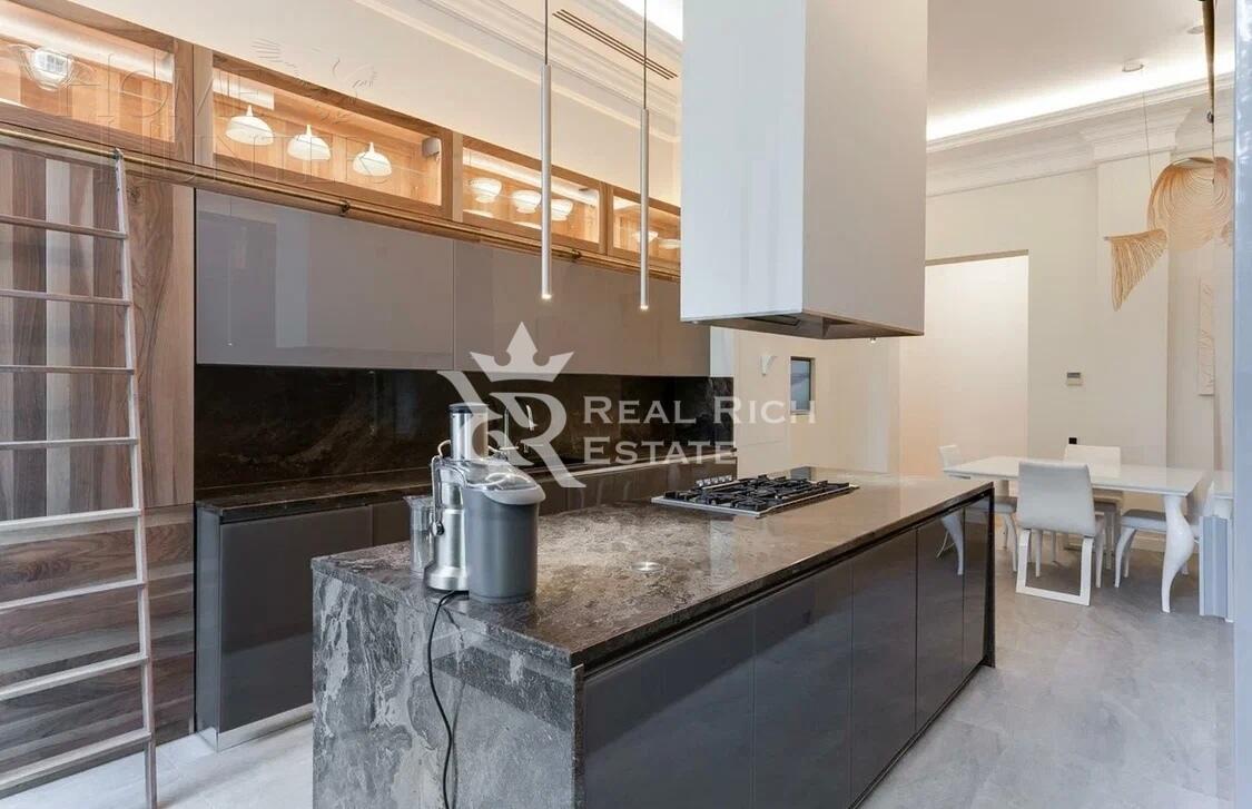 3-этажный коттедж 1 500 м² с отделкой