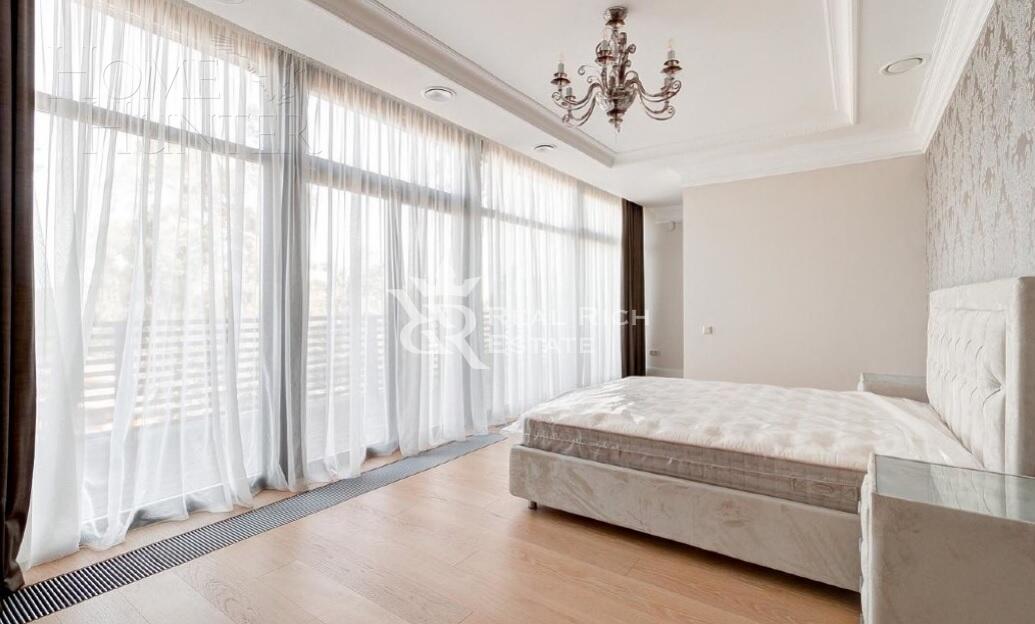 3-этажный таунхаус 430 м² с отделкой