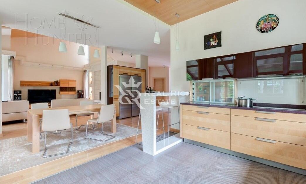 3-этажный коттедж 550 м² с отделкой