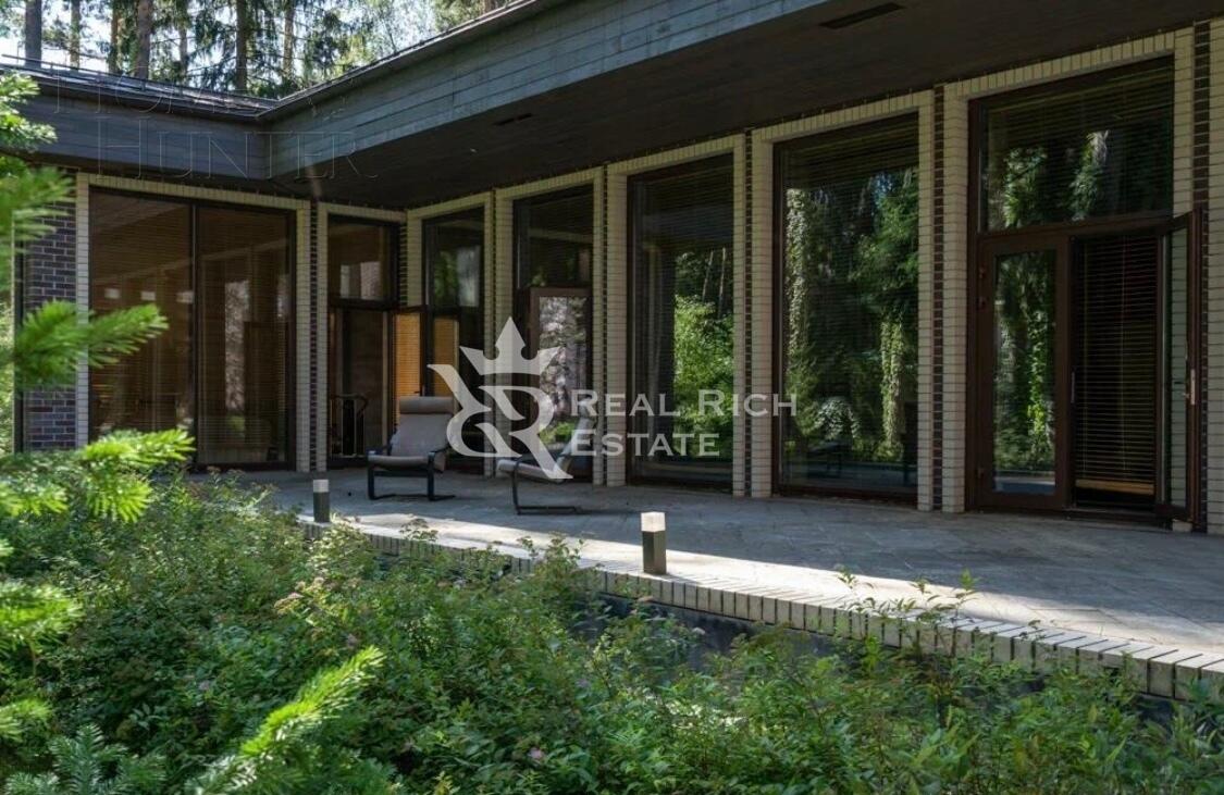 3-этажный коттедж 1 500 м² с отделкой