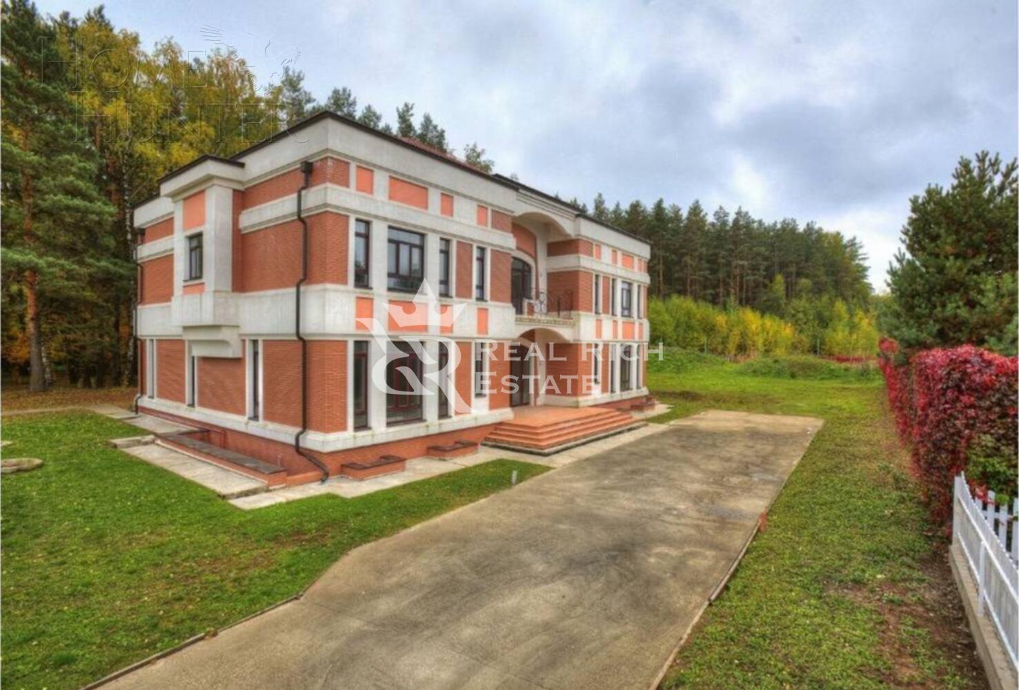 3-этажный коттедж 704 м² без отделки