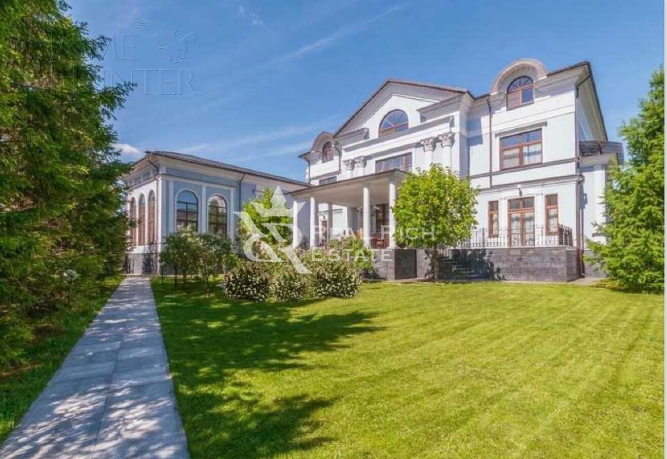 3-этажный коттедж 1 800 м² с отделкой