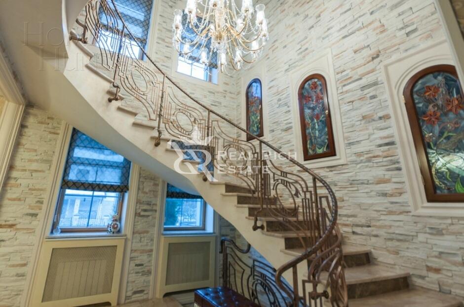 2-этажный коттедж 600 м² с отделкой