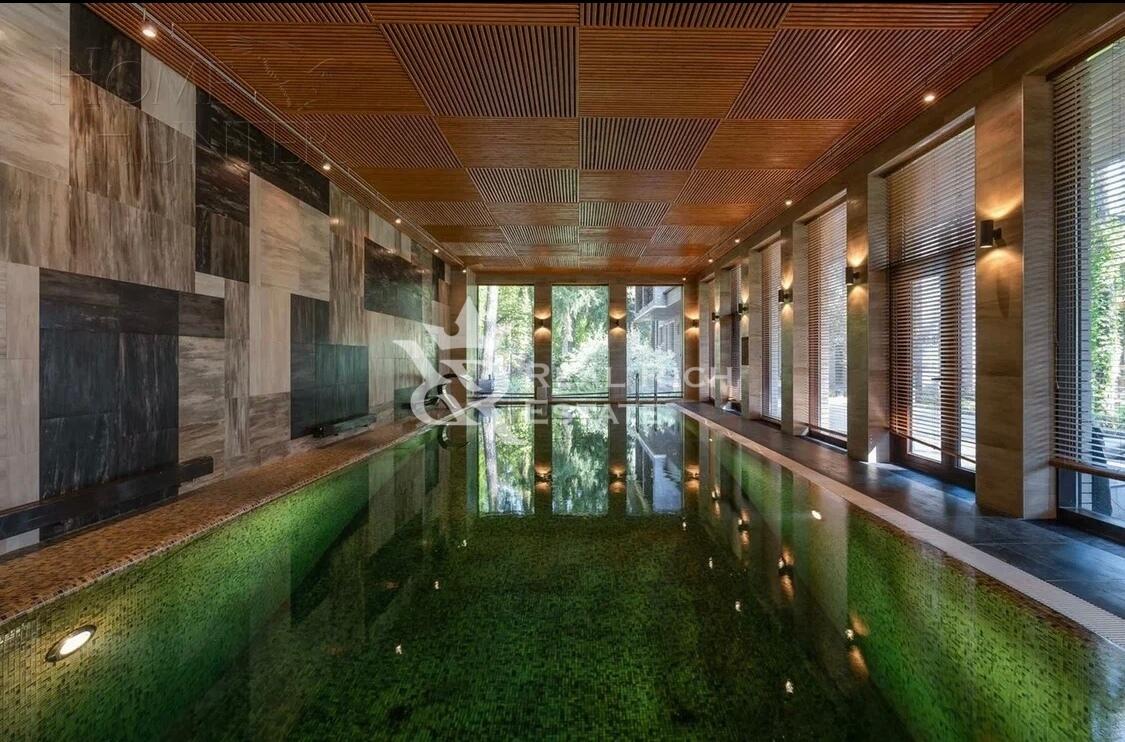 3-этажный коттедж 1 500 м² с отделкой