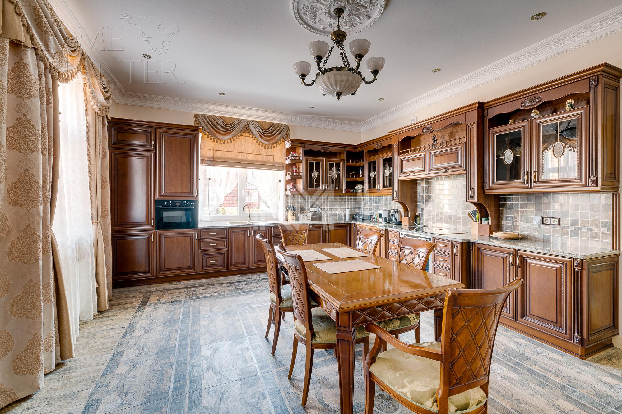 2-этажный коттедж 1 300 м² с отделкой