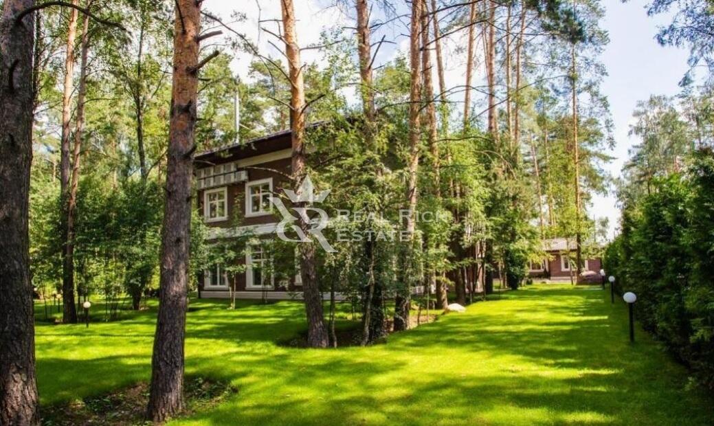 3-этажный коттедж 700 м² без отделки