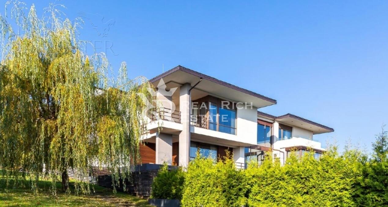 2-этажный коттедж 1 000 м² с отделкой