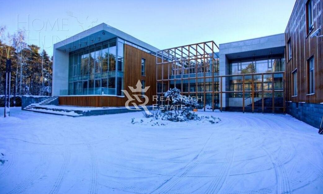 2-этажный коттедж 2 100 м² с отделкой