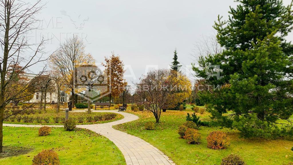 3-этажный коттедж 680 м² без отделки