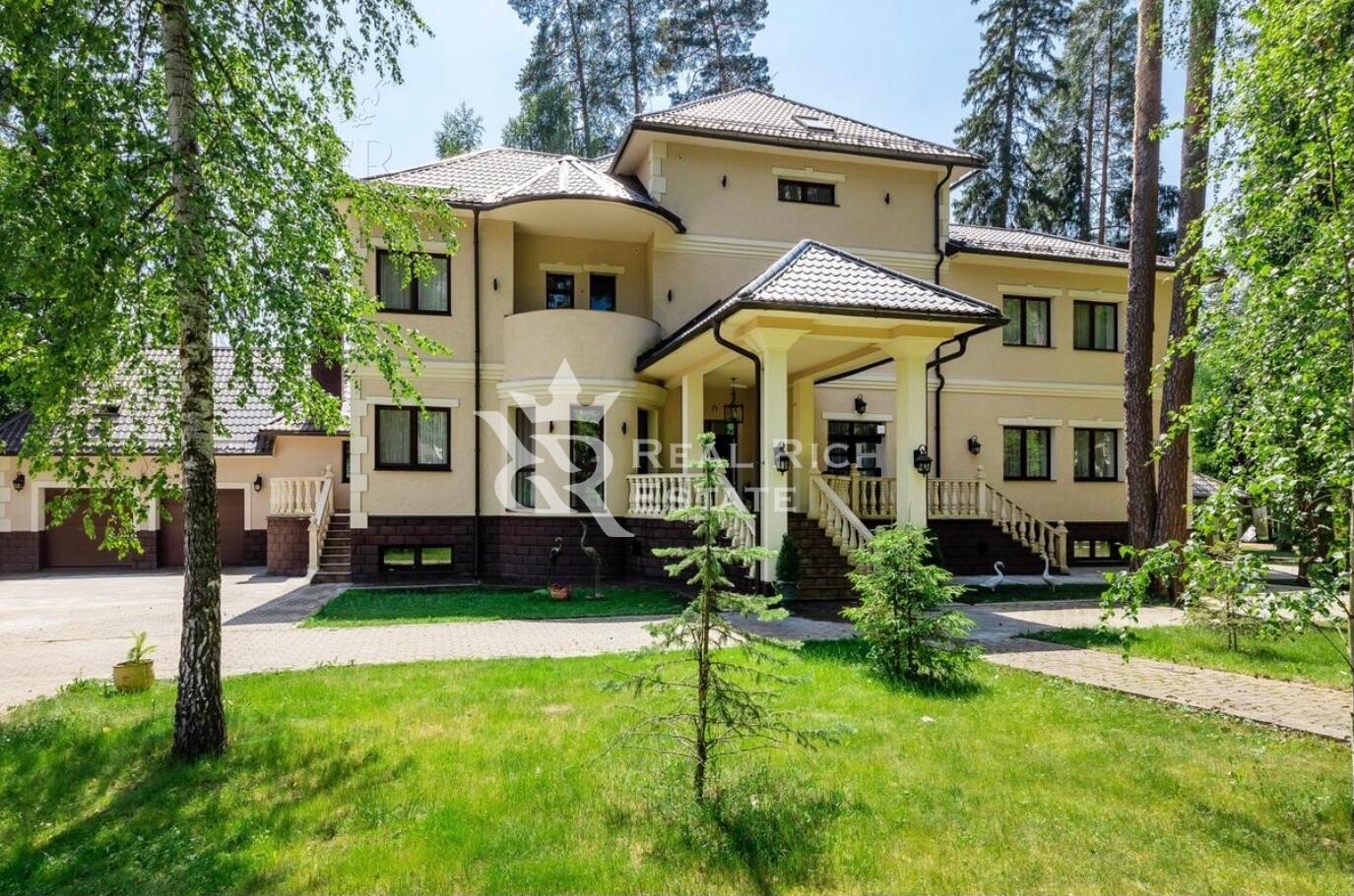 2-этажный коттедж 850 м² с отделкой