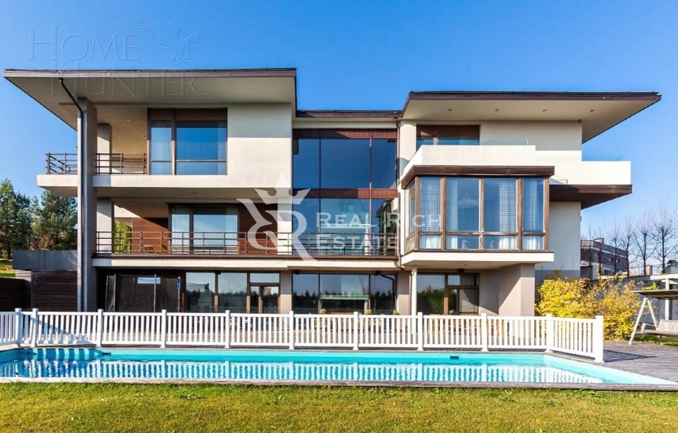 2-этажный коттедж 1 000 м² с отделкой