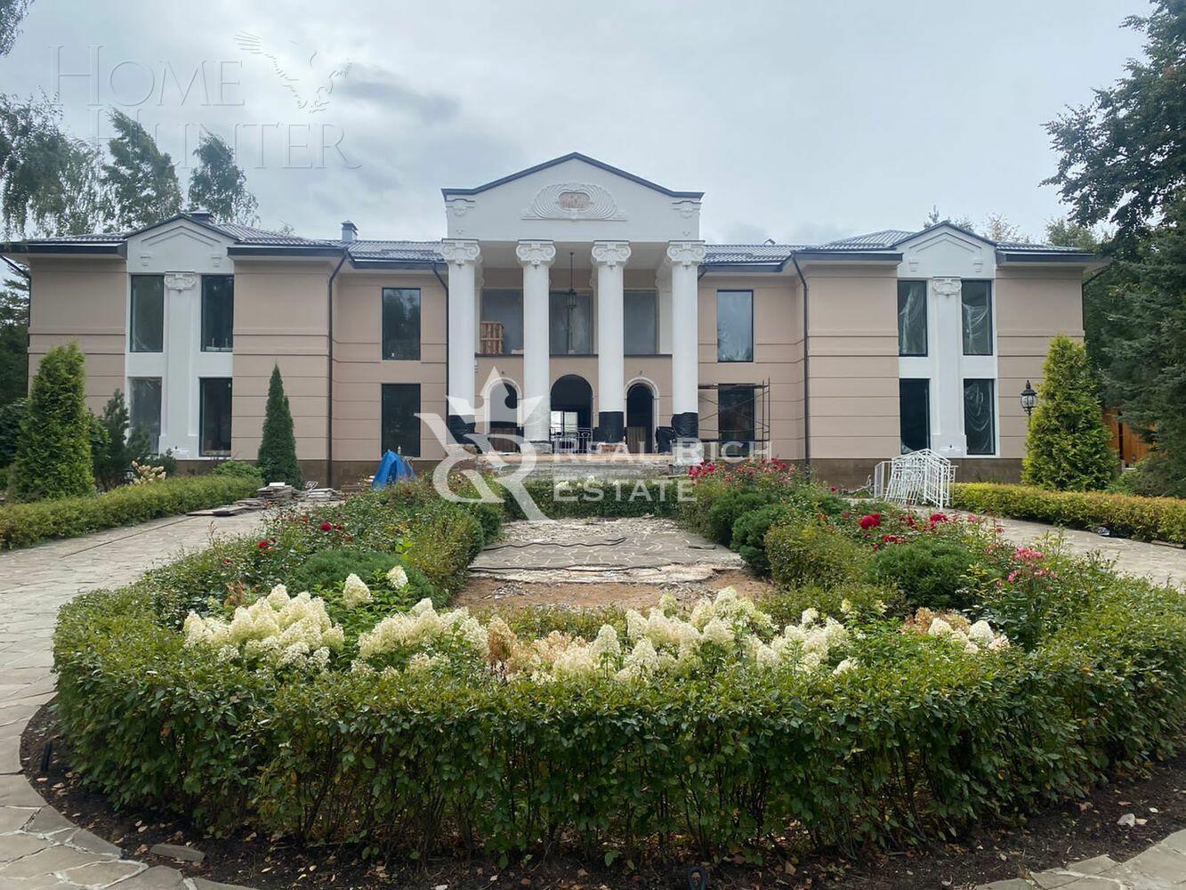 2-этажный коттедж 1 550 м² без отделки