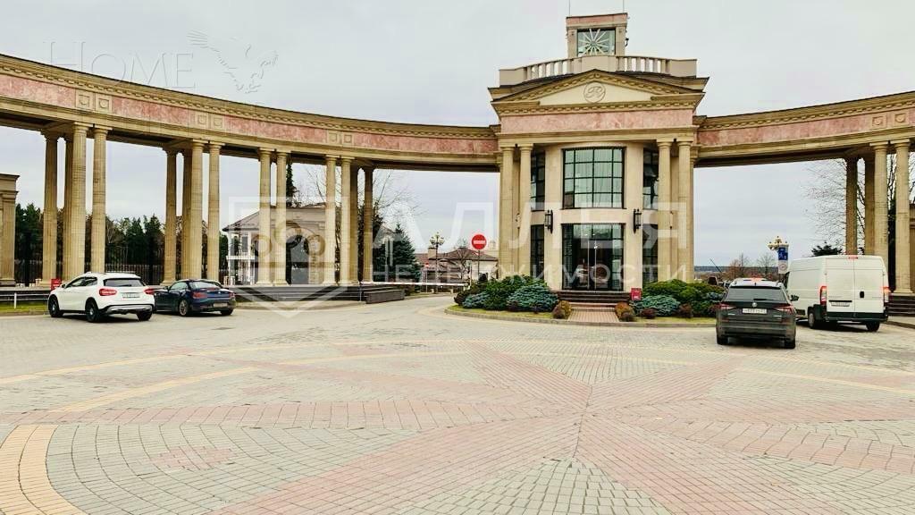 3-этажный коттедж 680 м² без отделки