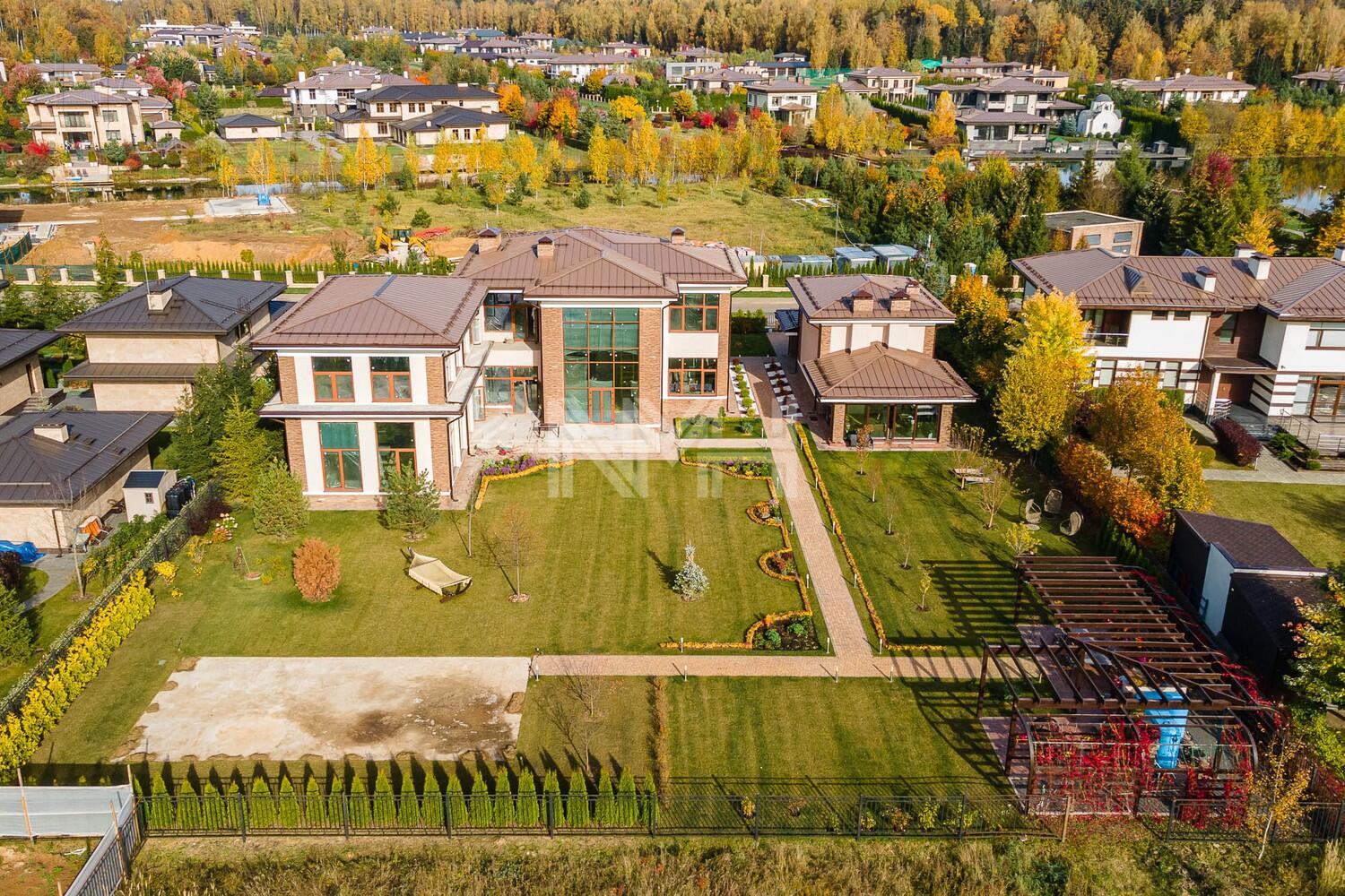 2-этажный коттедж 700 м² без отделки