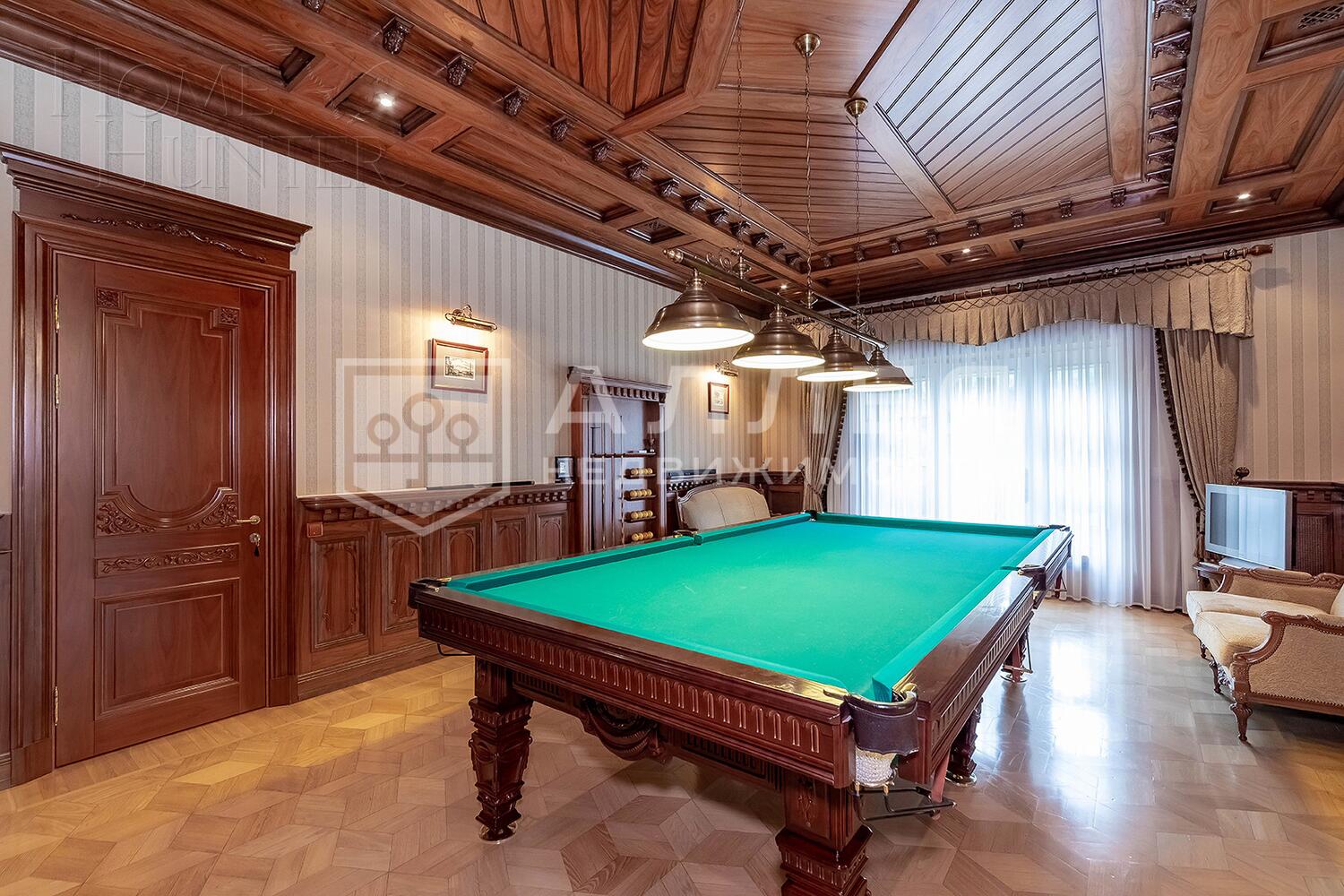 3-этажный коттедж 1 300 м² с отделкой