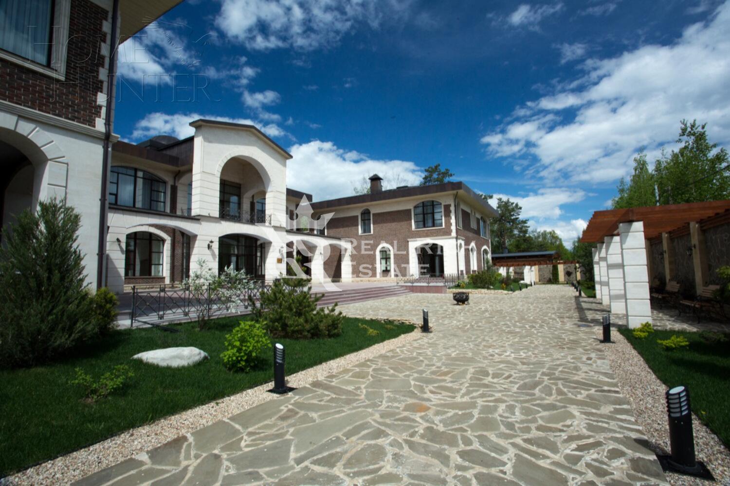 2-этажный коттедж 3 550 м² с отделкой