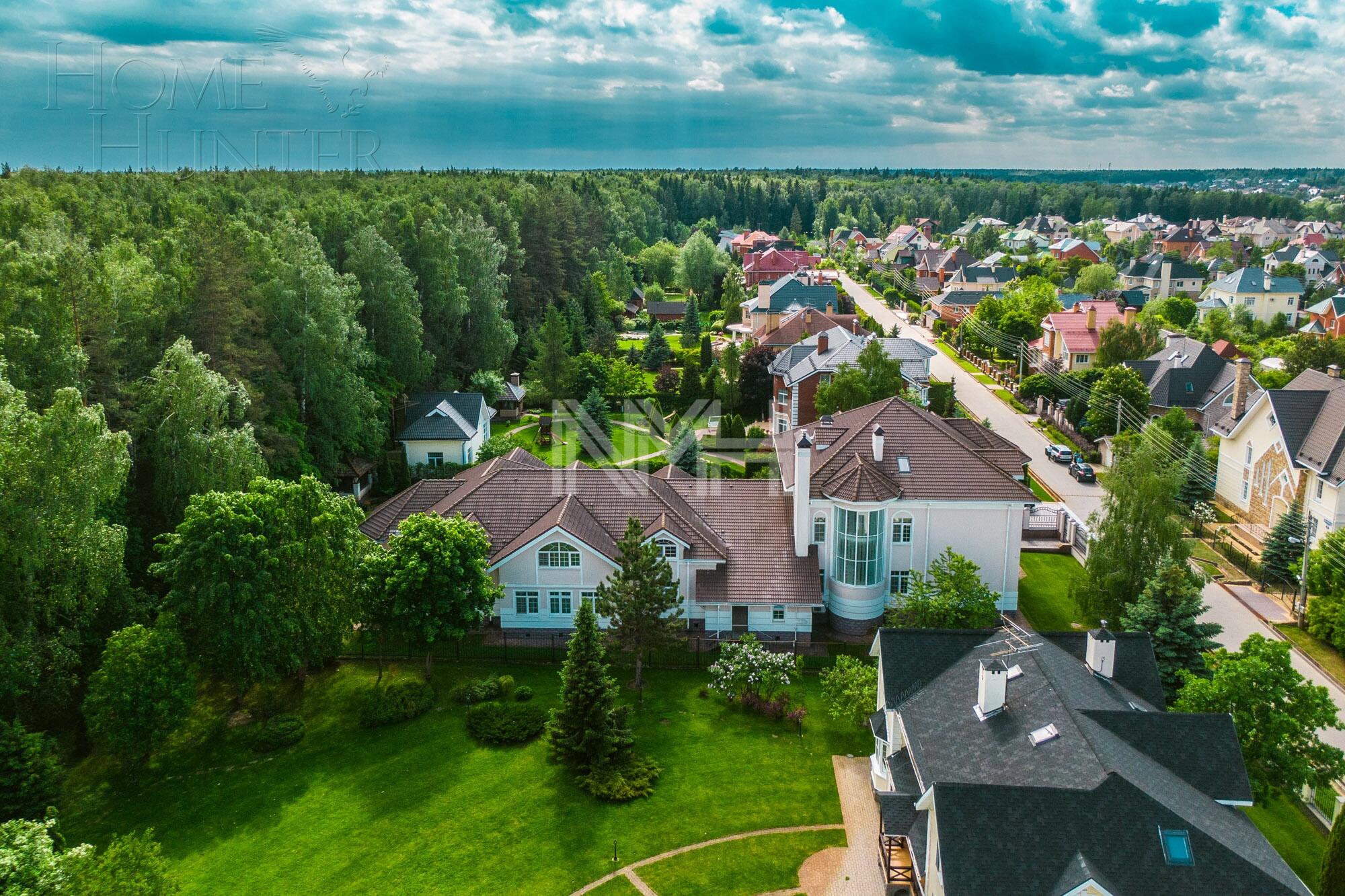 3-этажный коттедж 1 238 м² с отделкой