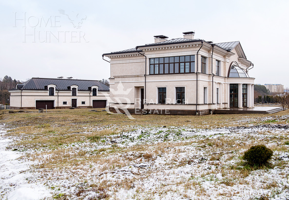 2-этажный коттедж 1 726 м² без отделки