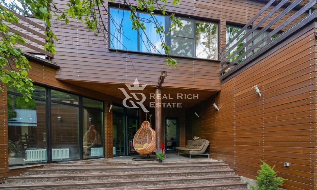 3-этажный коттедж 860 м² с отделкой