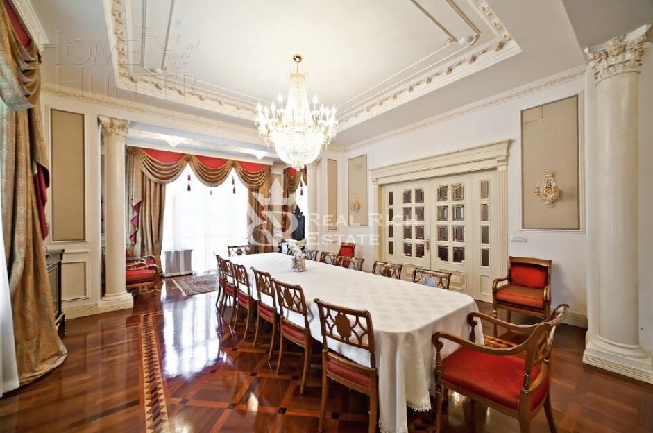 3-этажный коттедж 2 800 м² с отделкой