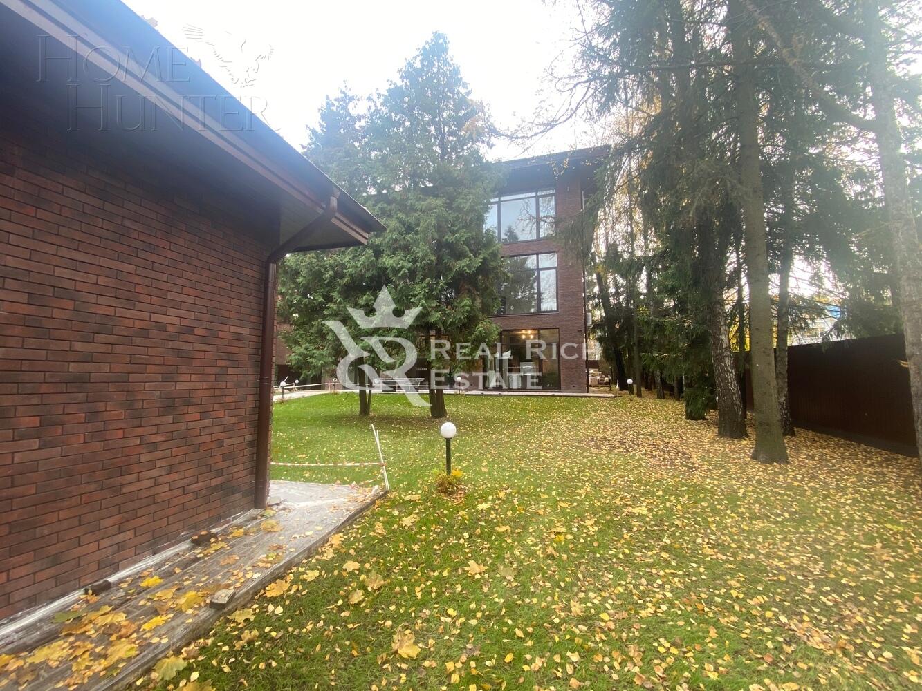 3-этажный коттедж 600 м² с отделкой