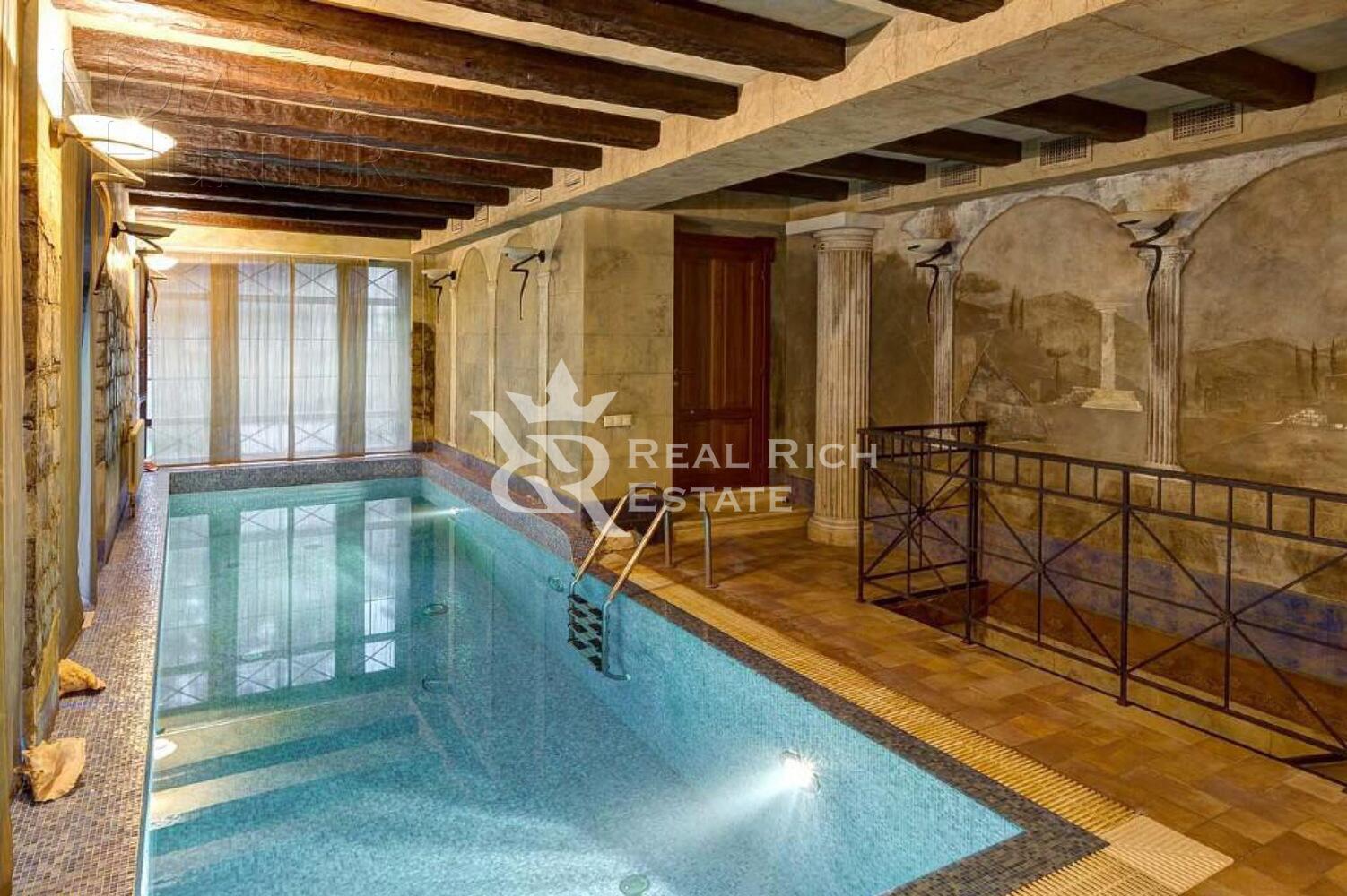 2-этажный коттедж 900 м² с отделкой