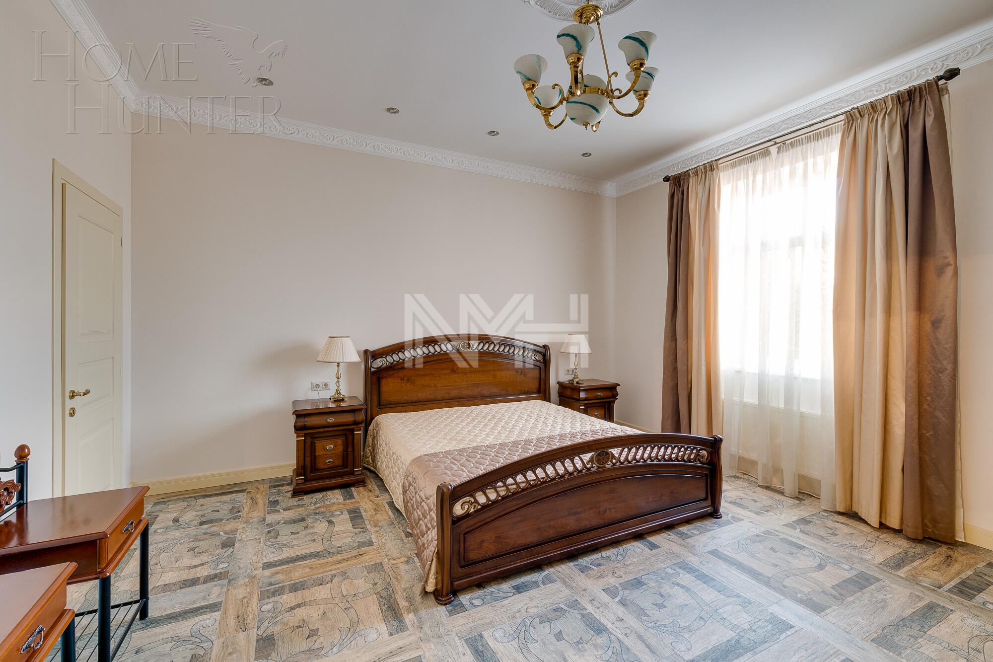 2-этажный коттедж 1 300 м² с отделкой