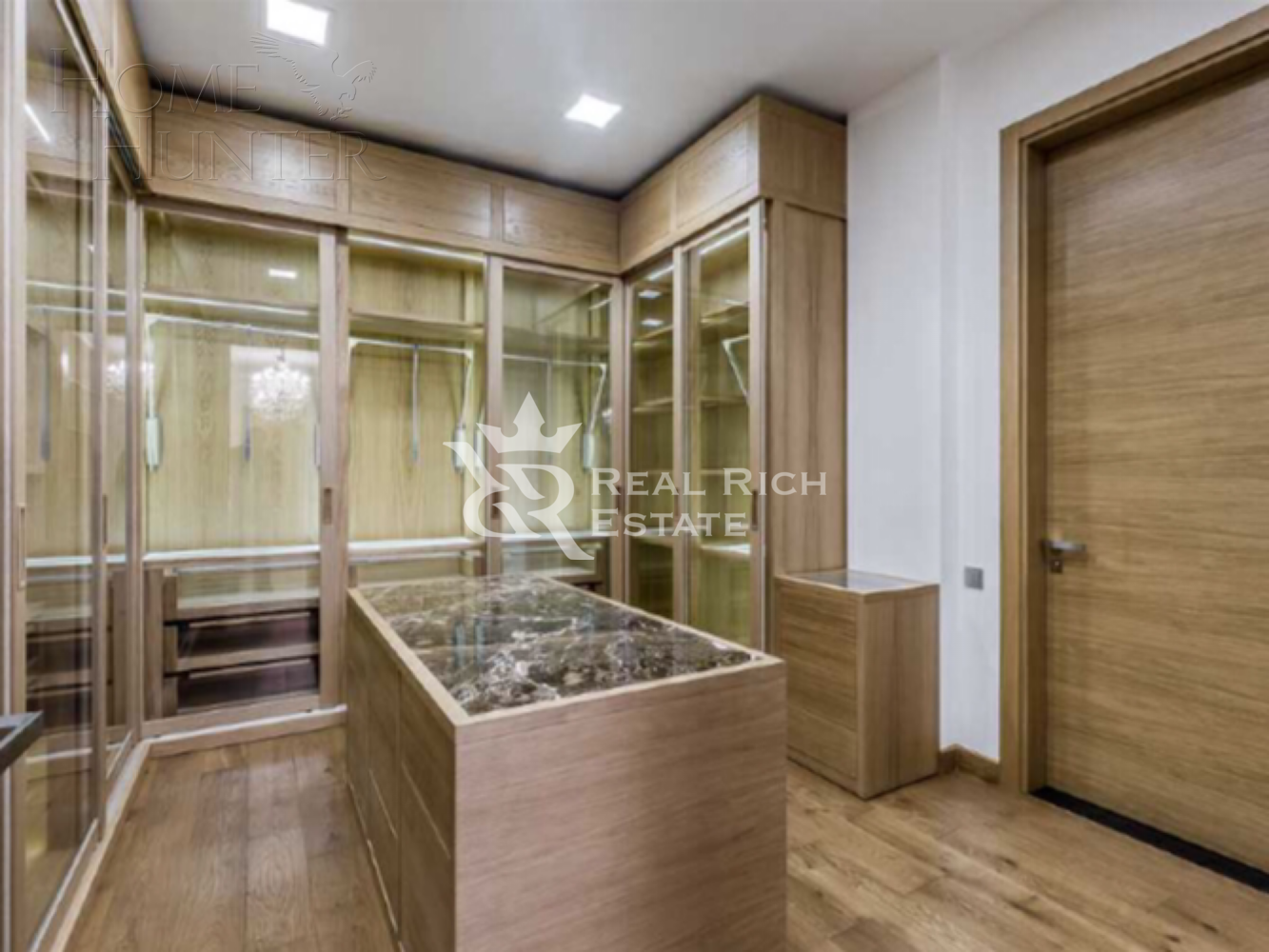 2-этажный коттедж 1 365 м² с отделкой