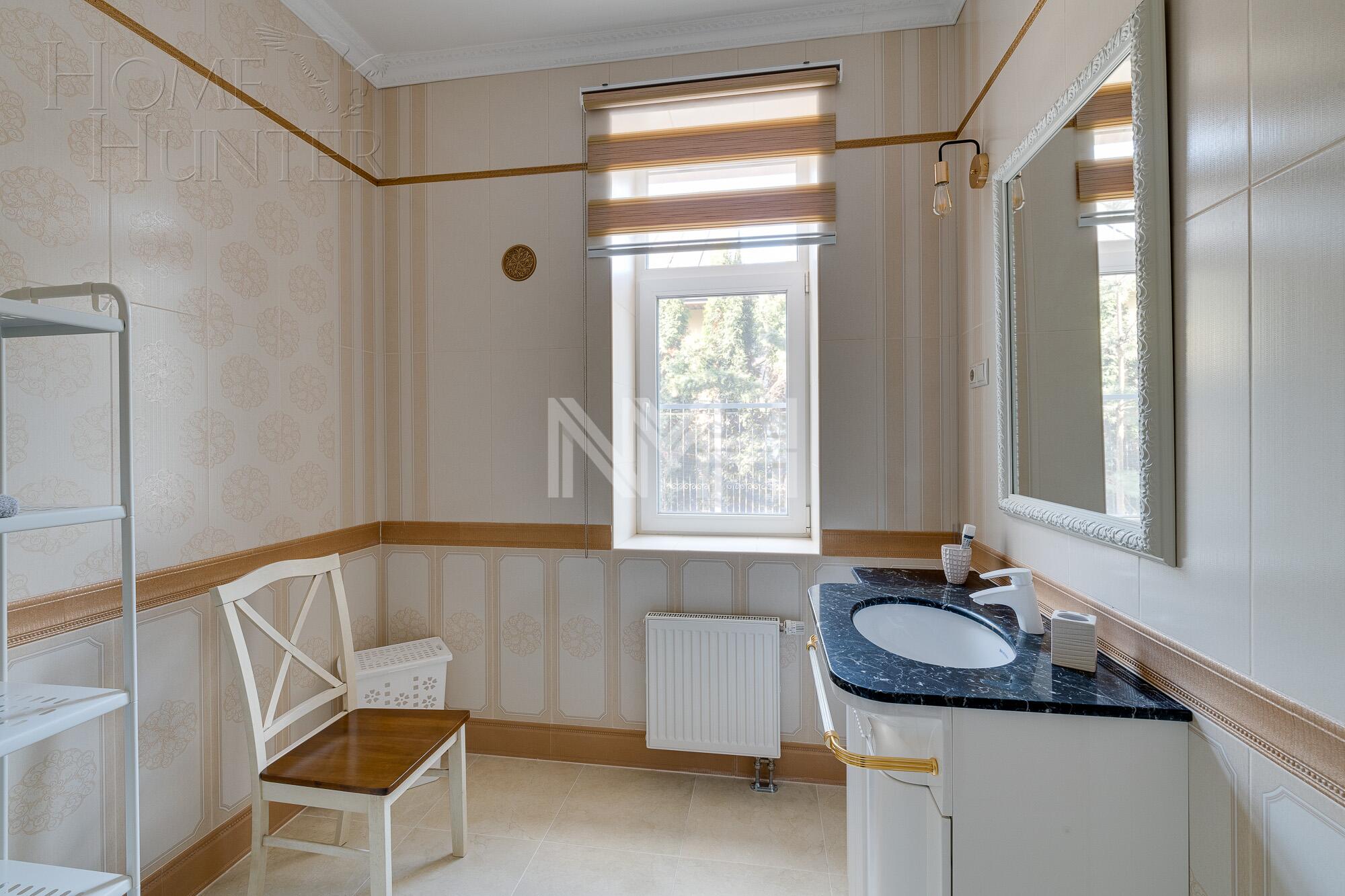 2-этажный коттедж 1 300 м² с отделкой