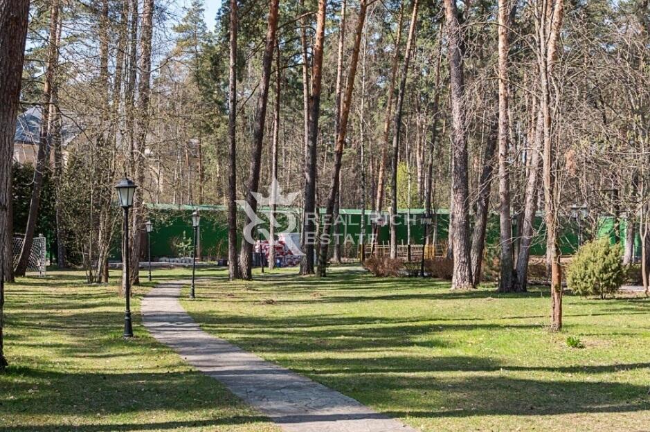 3-этажный коттедж 2 800 м² с отделкой