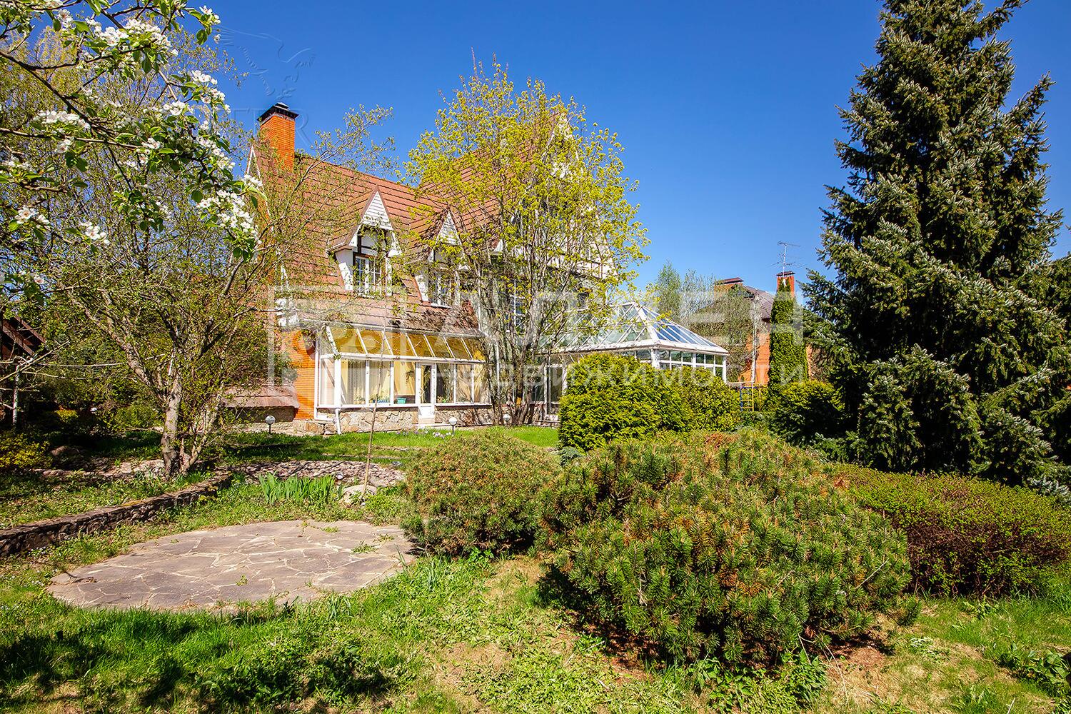 3-этажный коттедж 475 м² с отделкой