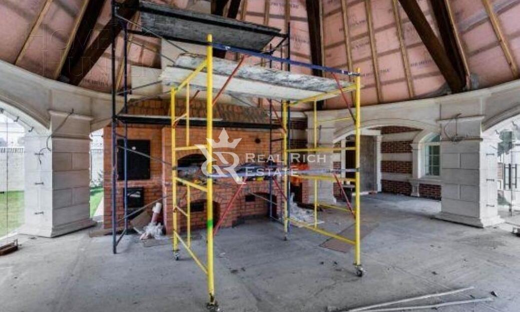 2-этажный коттедж 1 300 м² без отделки