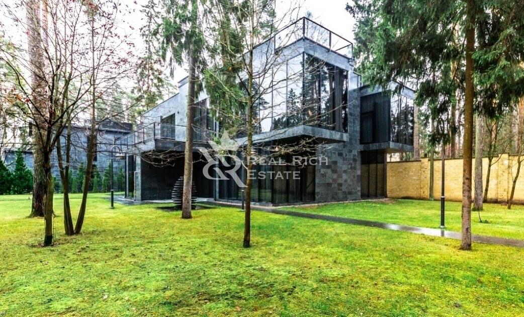 2-этажный коттедж 680 м² с отделкой