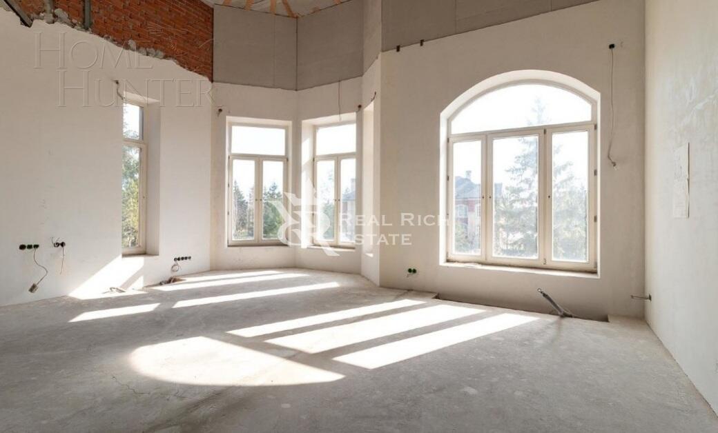 2-этажный коттедж 2 800 м² без отделки