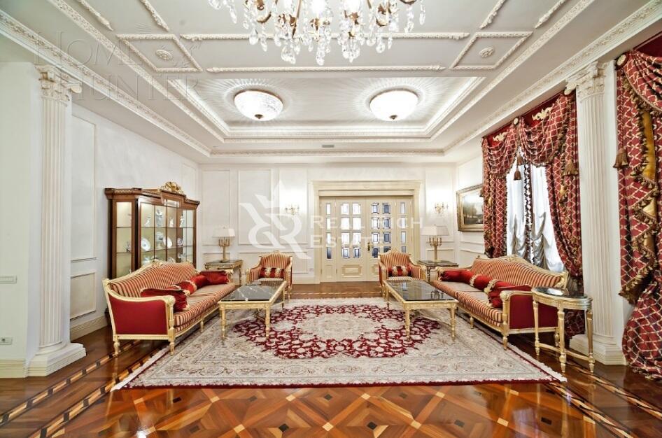 3-этажный коттедж 2 800 м² с отделкой