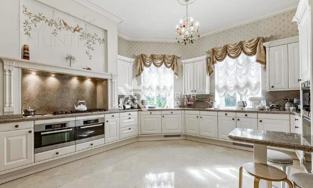 2-этажный коттедж 1 800 м² без отделки