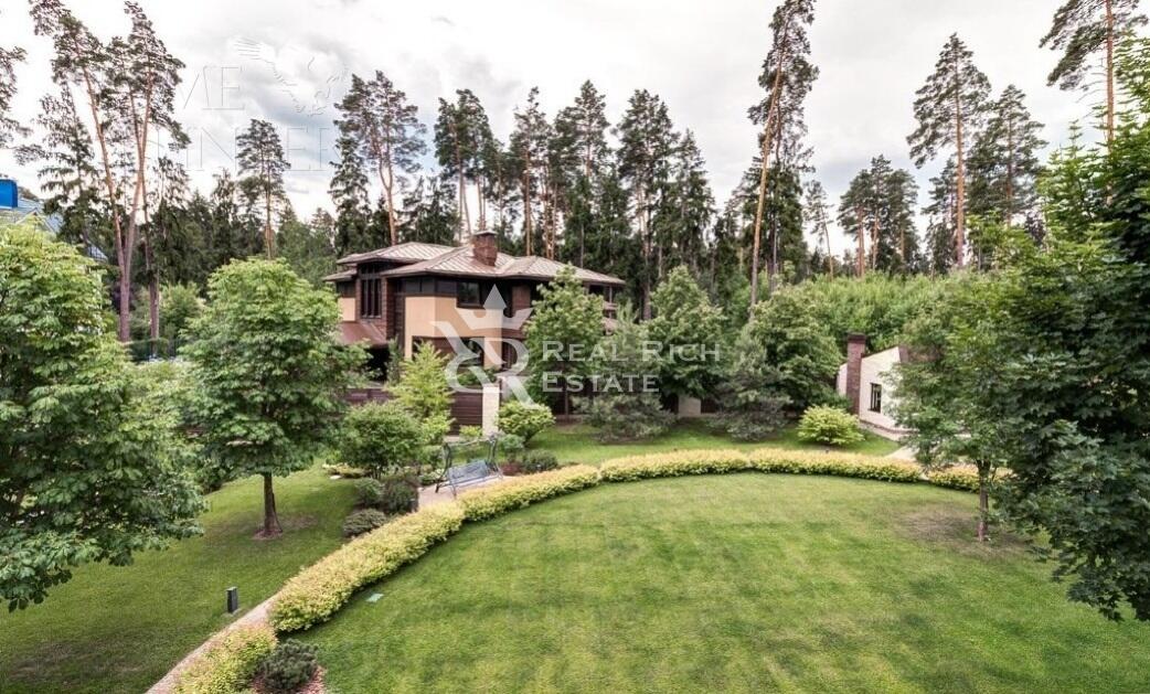 3-этажный коттедж 550 м² с отделкой