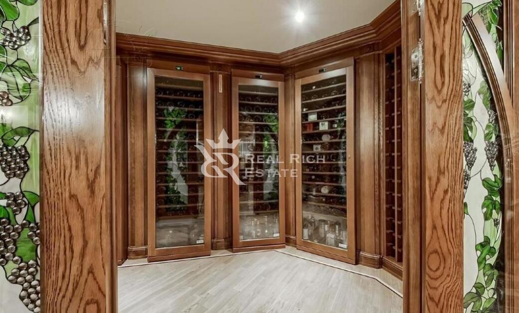 2-этажный коттедж 1 800 м² без отделки