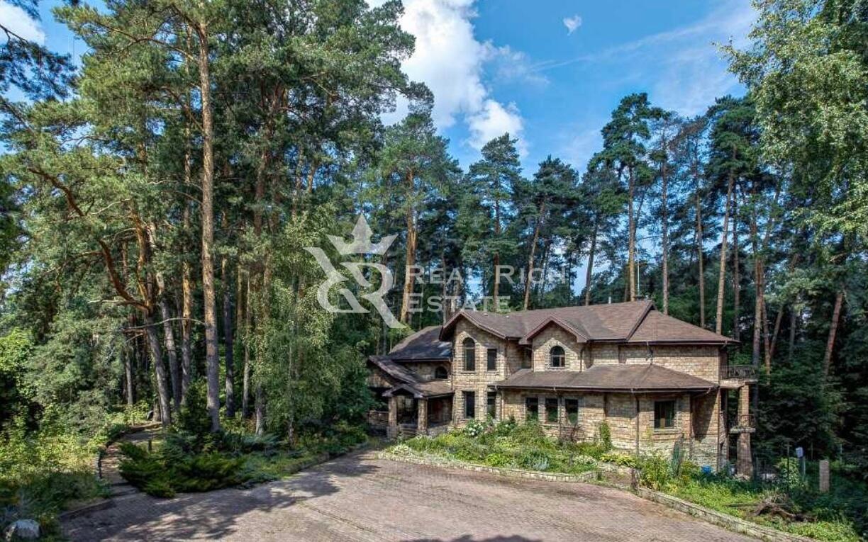 3-этажный коттедж 1 170 м² без отделки