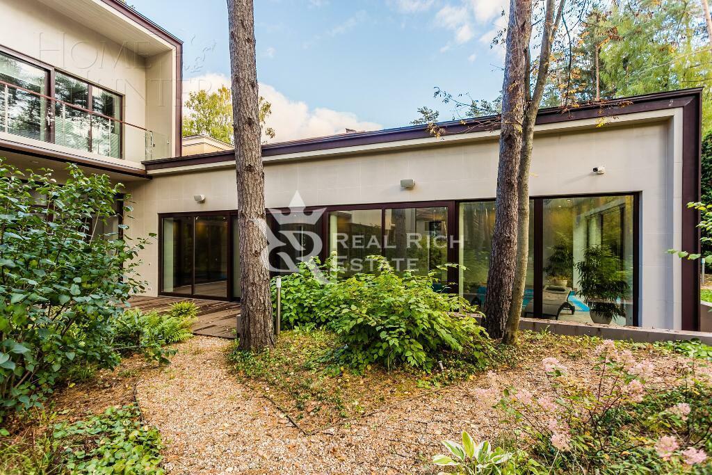 2-этажный коттедж 1 200 м² с отделкой