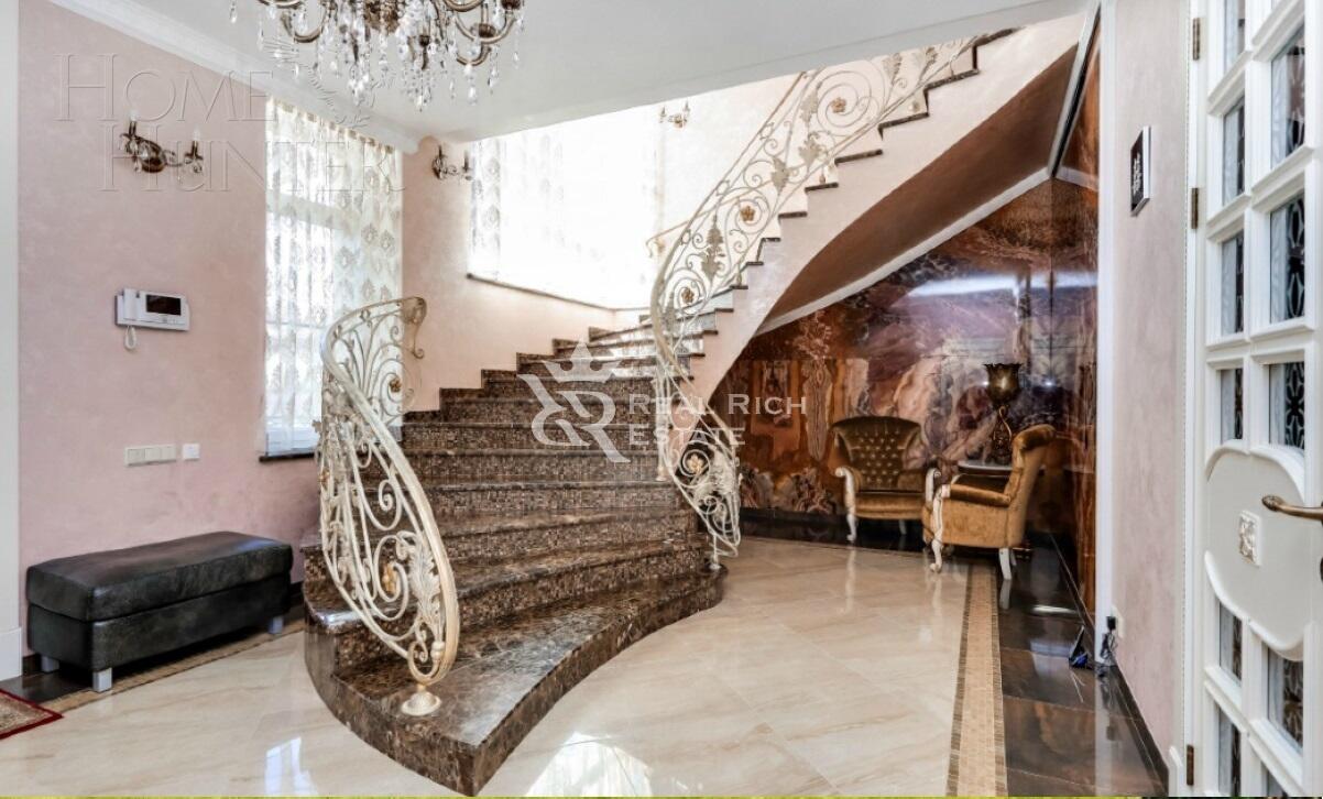 2-этажный коттедж 1 000 м² с отделкой