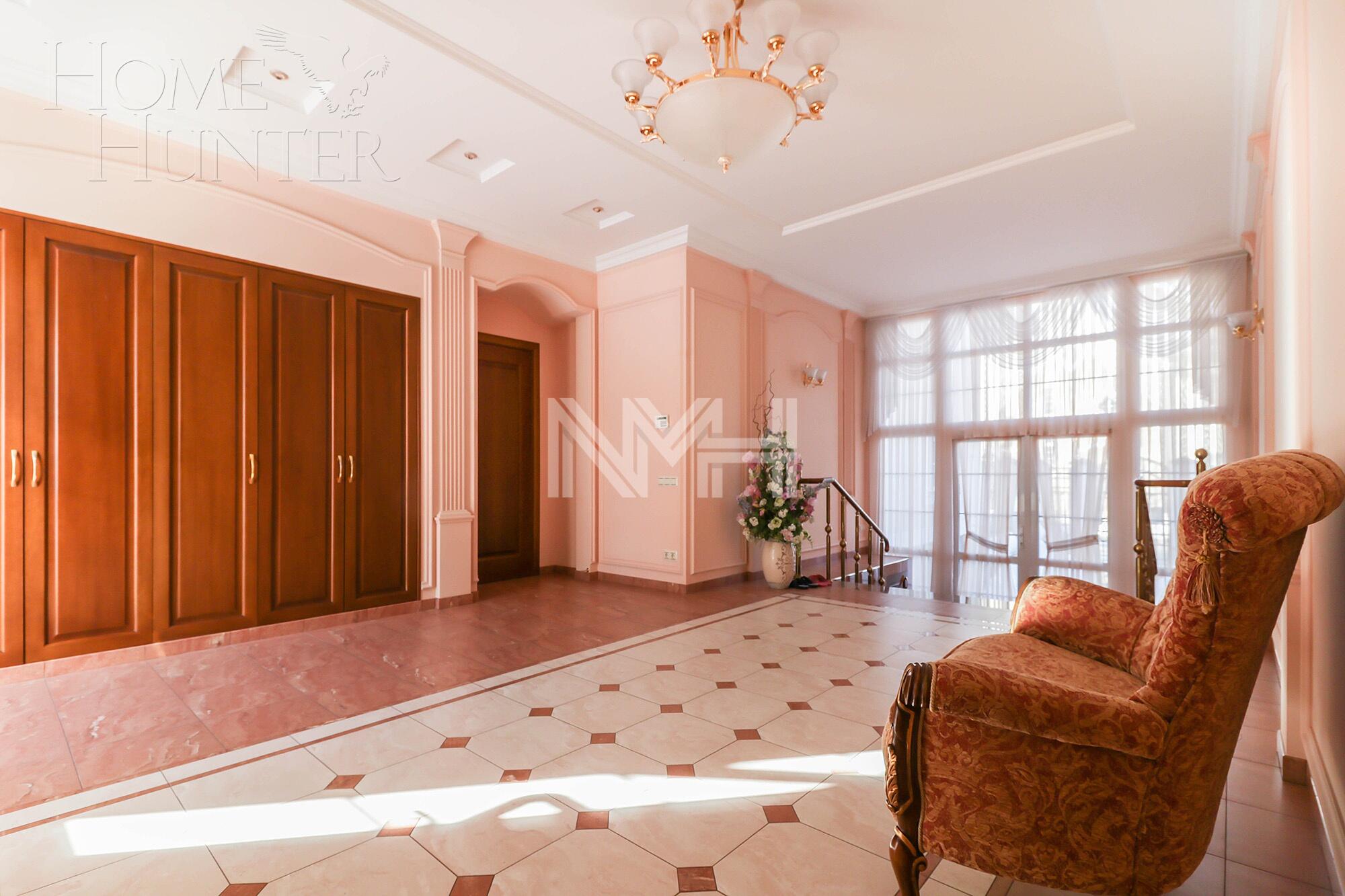 3-этажный коттедж 1 238 м² с отделкой